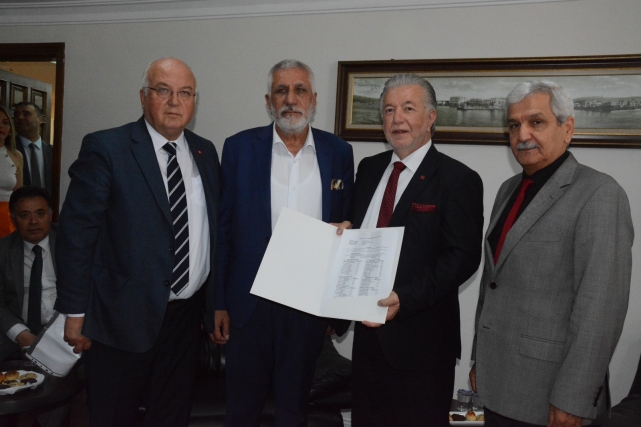 İESOB'ta yeni dönem başladı: "İzmir esnafının ekmeğini büyütmeye geldik"