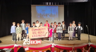 Ekin Koleji öğrencilerinden coşkulu 29 Ekim töreni!