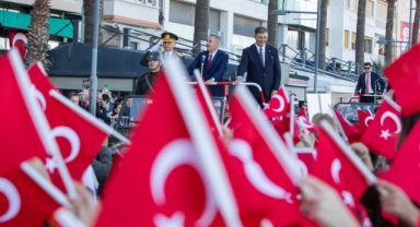 İzmirliler Cumhuriyet Bayramı'nı coşkuyla kutluyor