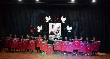 Cumhuriyet coşkusu Zübeyde Hanım sahnesinde yankılandı!