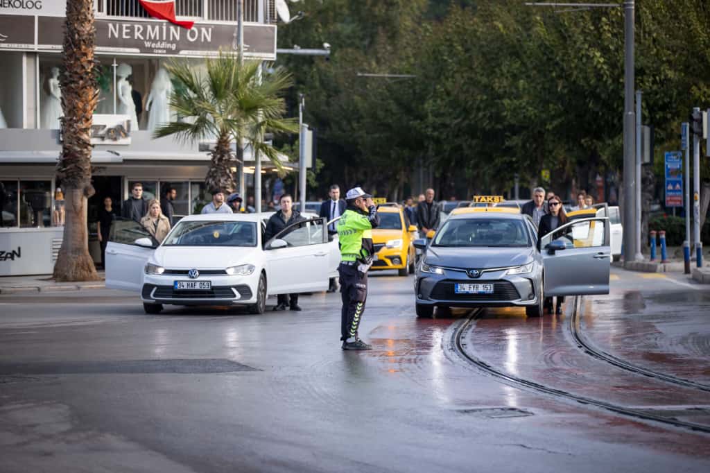 İzmir Ata'sını unutmadı!