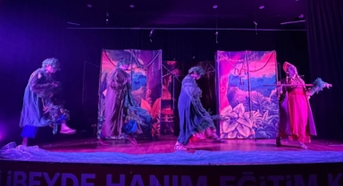 Zübeyde Hanım Eğitim Kurumları'nda İngilizce Tiyatro Günü