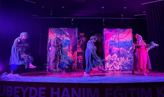 Zübeyde Hanım Eğitim Kurumları'nda İngilizce Tiyatro Günü