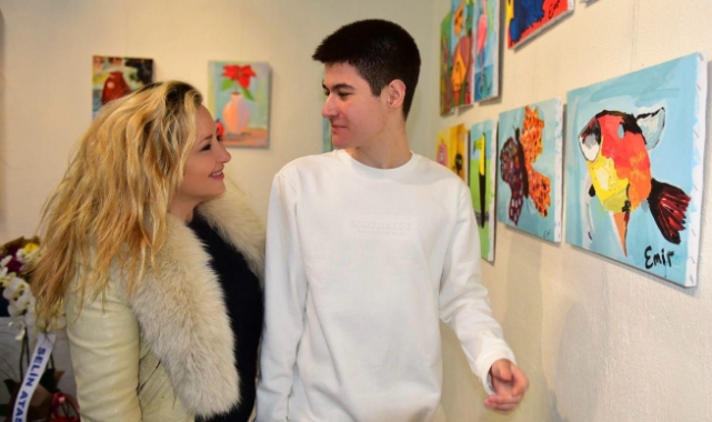 10'uncu sınıf öğrencisinin sergisine yoğun katılım