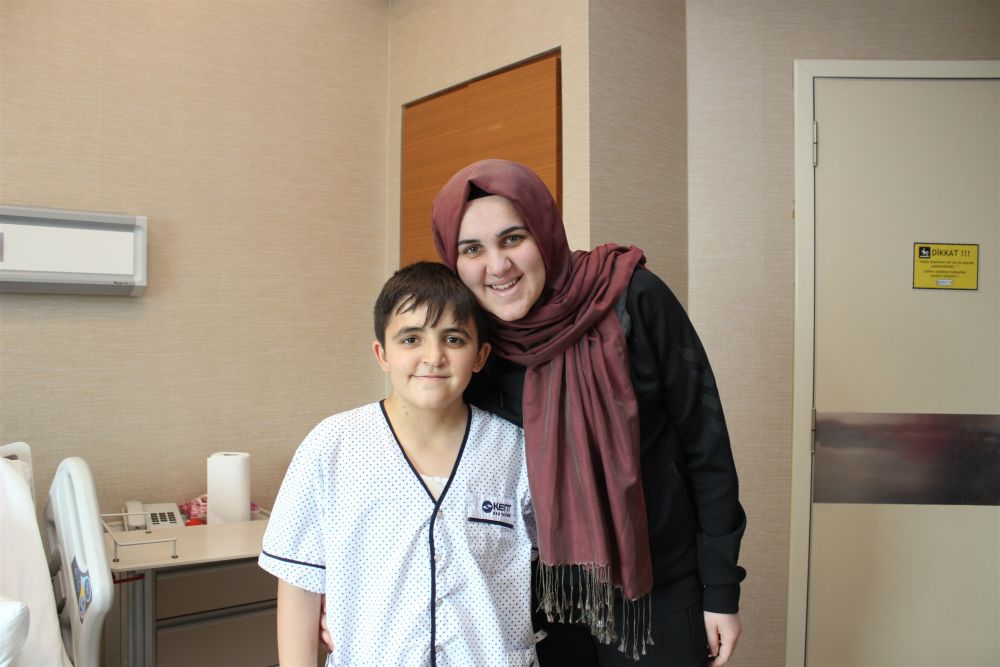 Abla Azize’den, kardeşe hayat