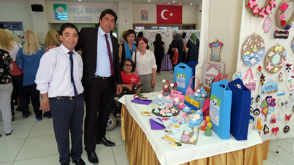 Halk Eğitim Merkezi Kursiyerlerinin eserleri, Foça Belediyesi Sosyal Tesisleri’nde sergilendi…