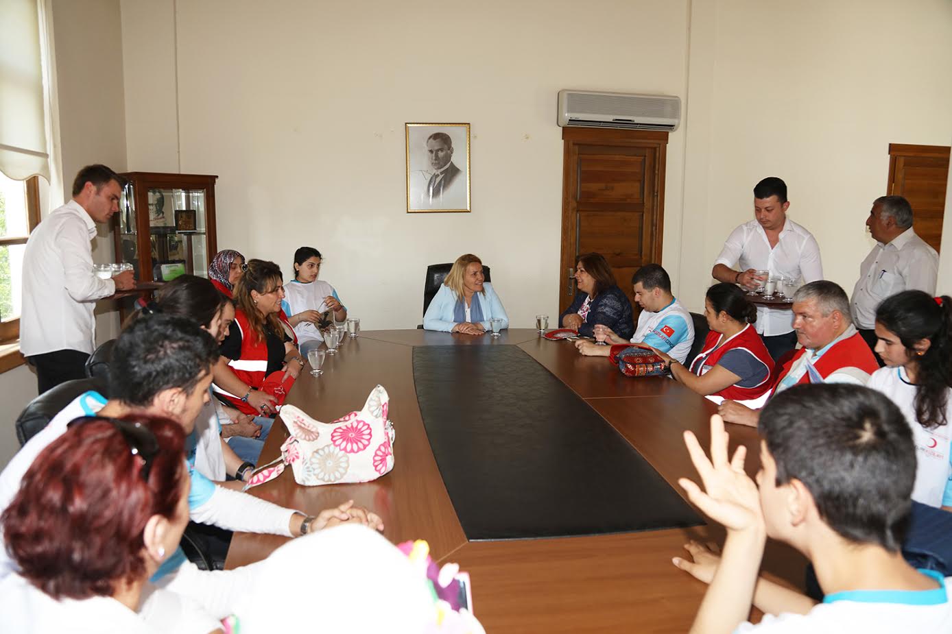 Uyar, Engellileri Ağırladı