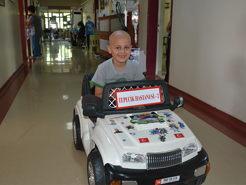 Çocuklar Ameliyata Akülü Araba ile Gidecek