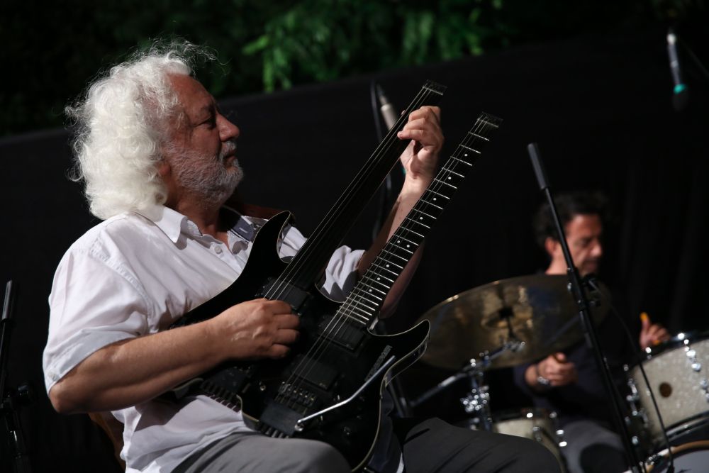 Erkan Oğur gitarını Buca’da konuşturdu