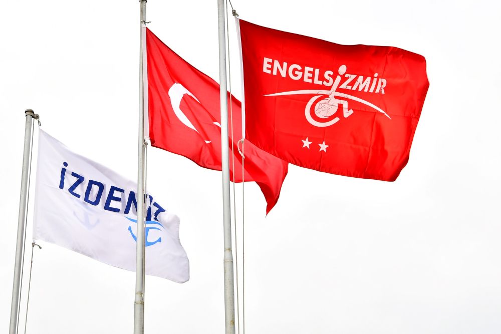 Ne mutlu İzmir’e!