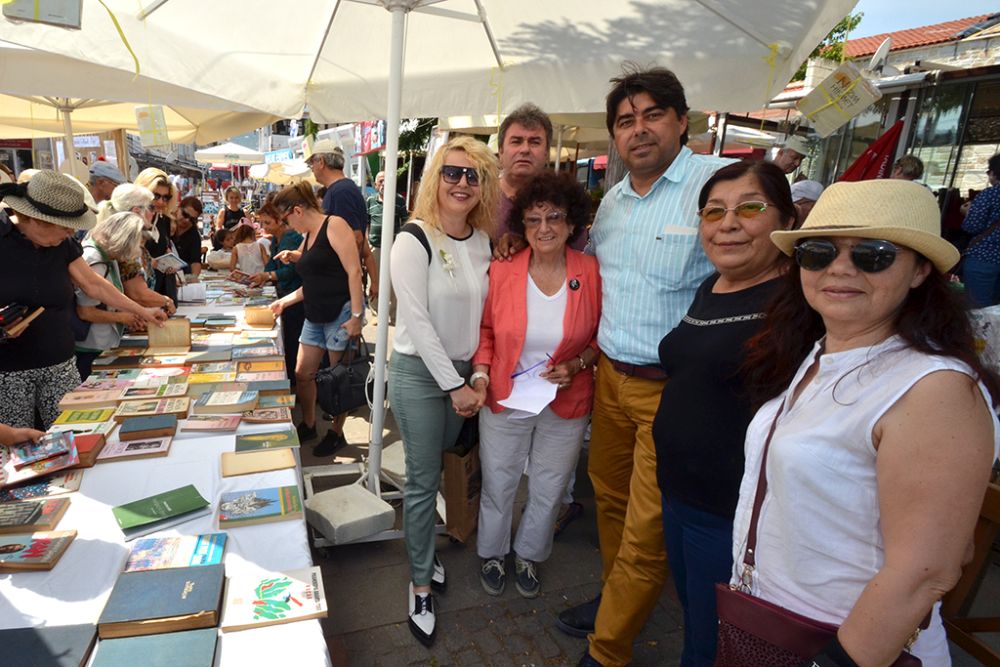 FOÇALI KİTAPSEVERLER; OKUYOR, PAYLAŞIYOR