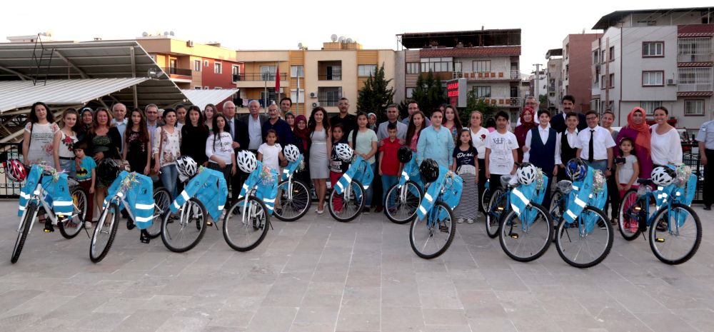 Başarılı Öğrencilere Bisiklet Hediyesi