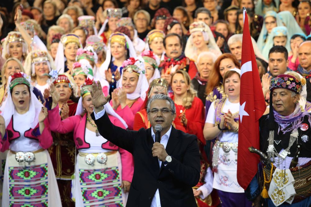 Halk dansları kursuna muhteşem final