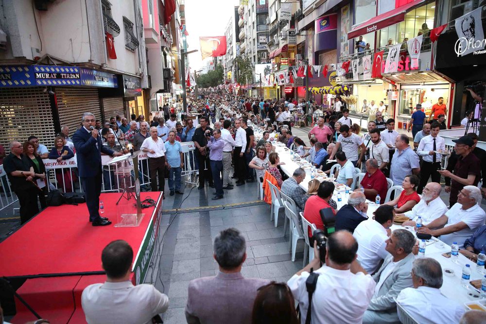 Binlerce Karşıyakalı, iftar ve sahurda buluştu