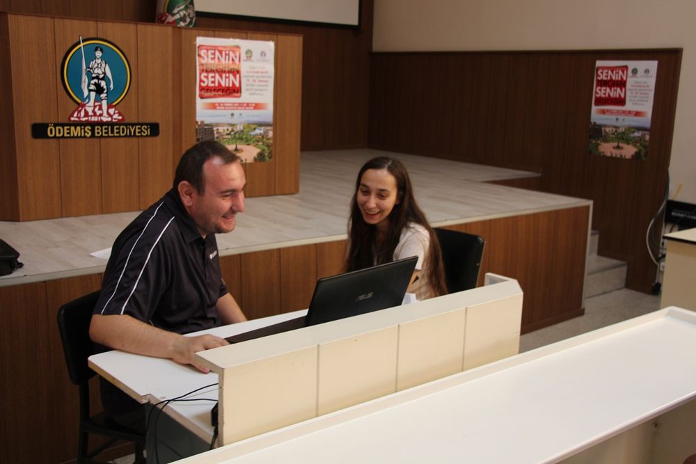 Ödemiş Belediyesi’nde düzenlenen üniversite için tercih günleri başladı