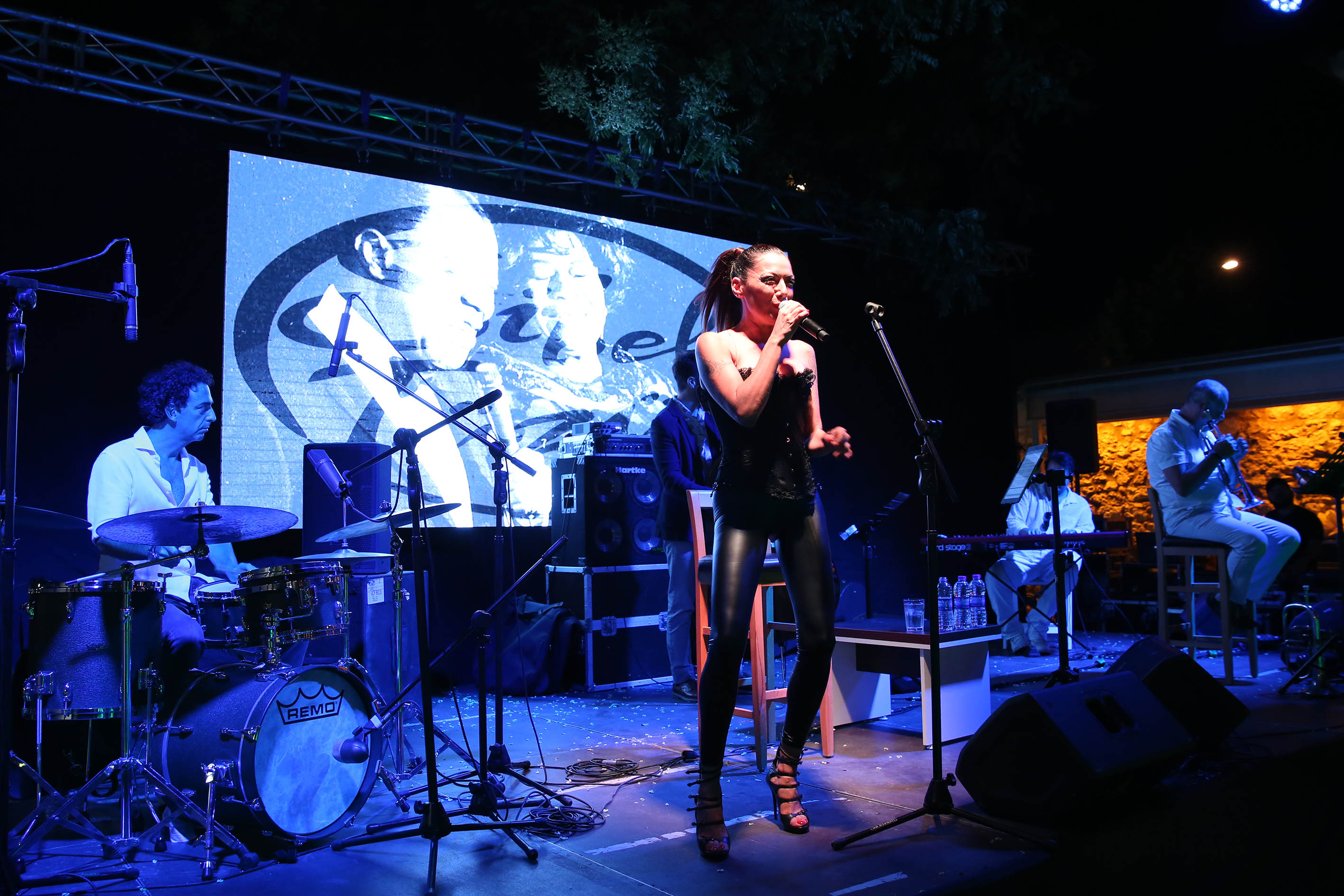 Sibel Tüzün’den muhteşem performans