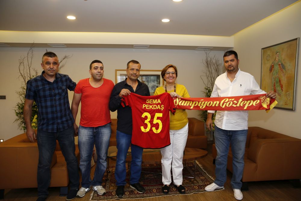 Göztepe’nin taraftarından anlamlı ziyaret