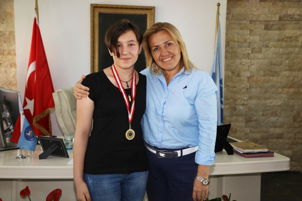 Hayalindeki okulu kazandı, teşekküre geldi