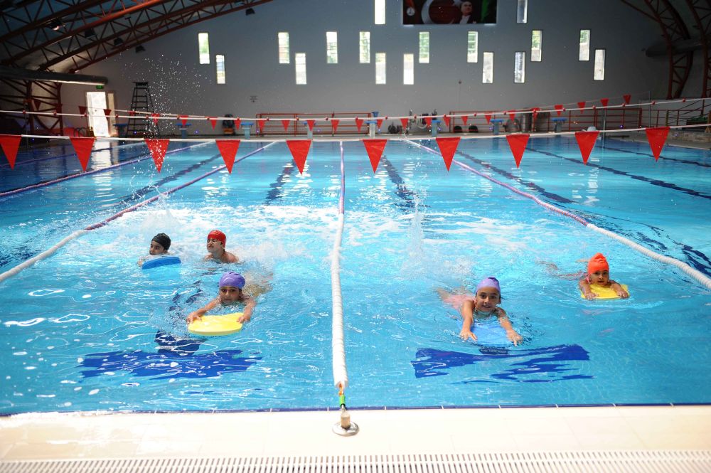 Karşıyaka kapalı havuza kavuştu