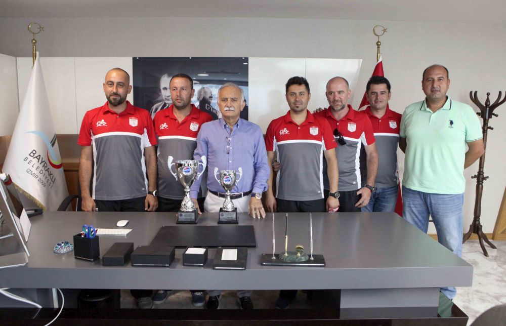 Bayraklı sporda başarıya doymuyor