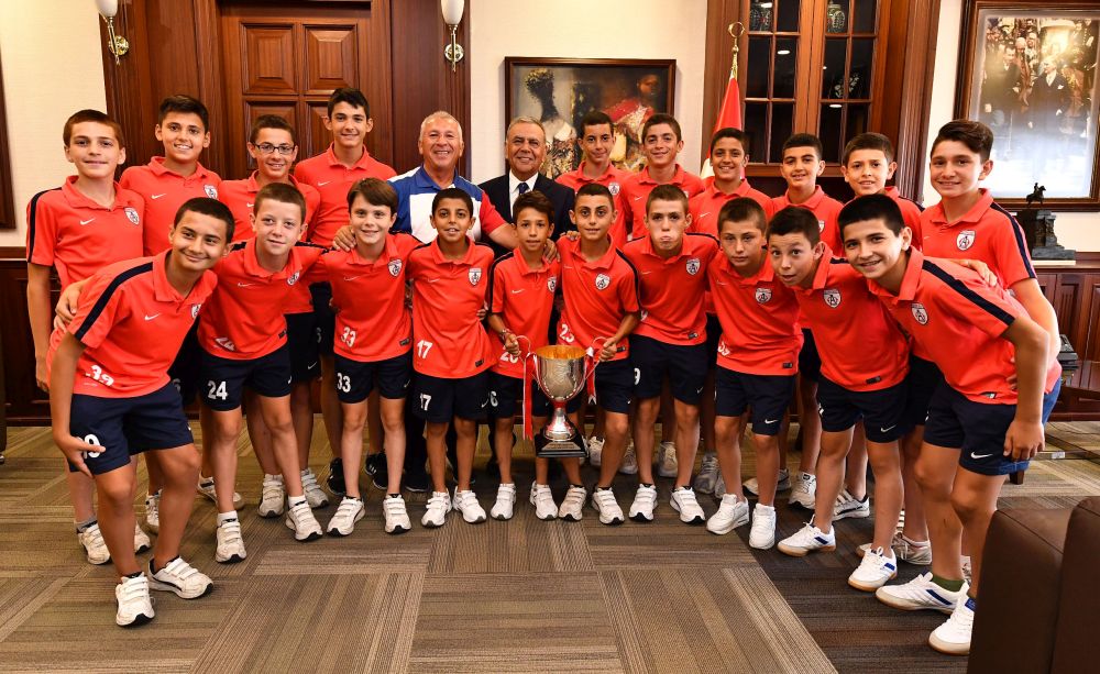 Şampiyon Kupayla Geldi