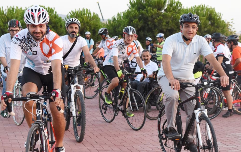 Bornova’da pedallar daha temiz kent için çevriliyor