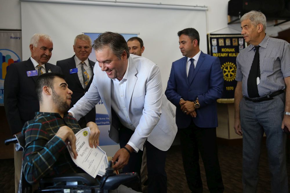 Buca’da engelli bireylere istihdam kapısı aralandı