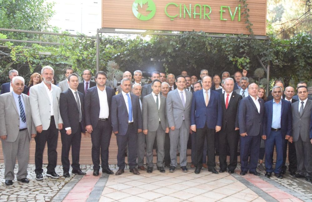 Bornovalı muhtarlar Çınarevi’nde buluştu