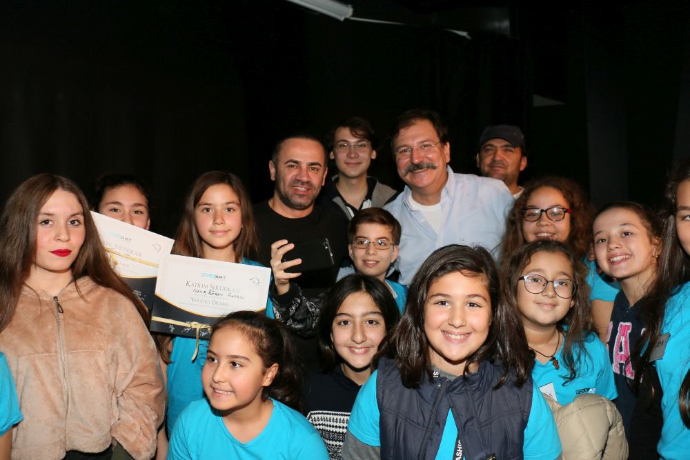 Folkart Academy'de mezuniyet sevinci