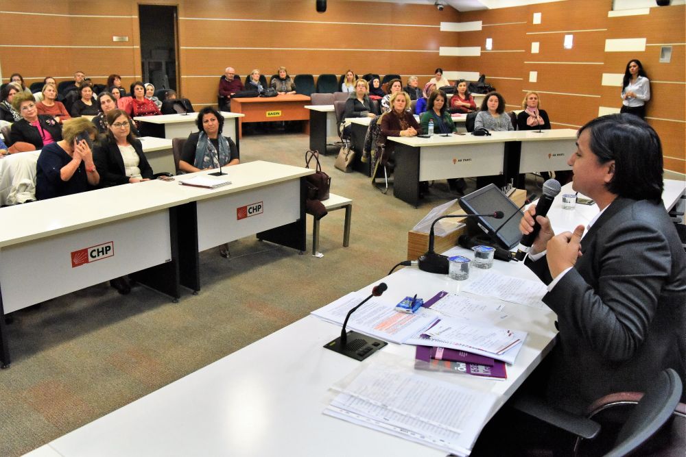 Bornova'da kadınlara yasal hakları anlatıldı