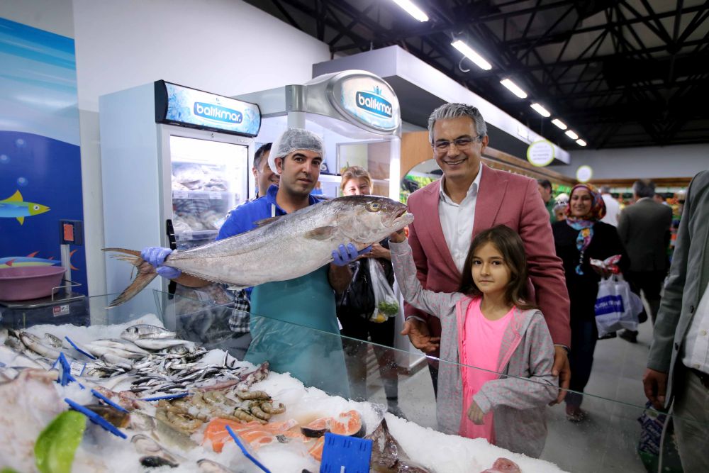 Karşıyaka’da hem üretici hem halk kazanıyor!