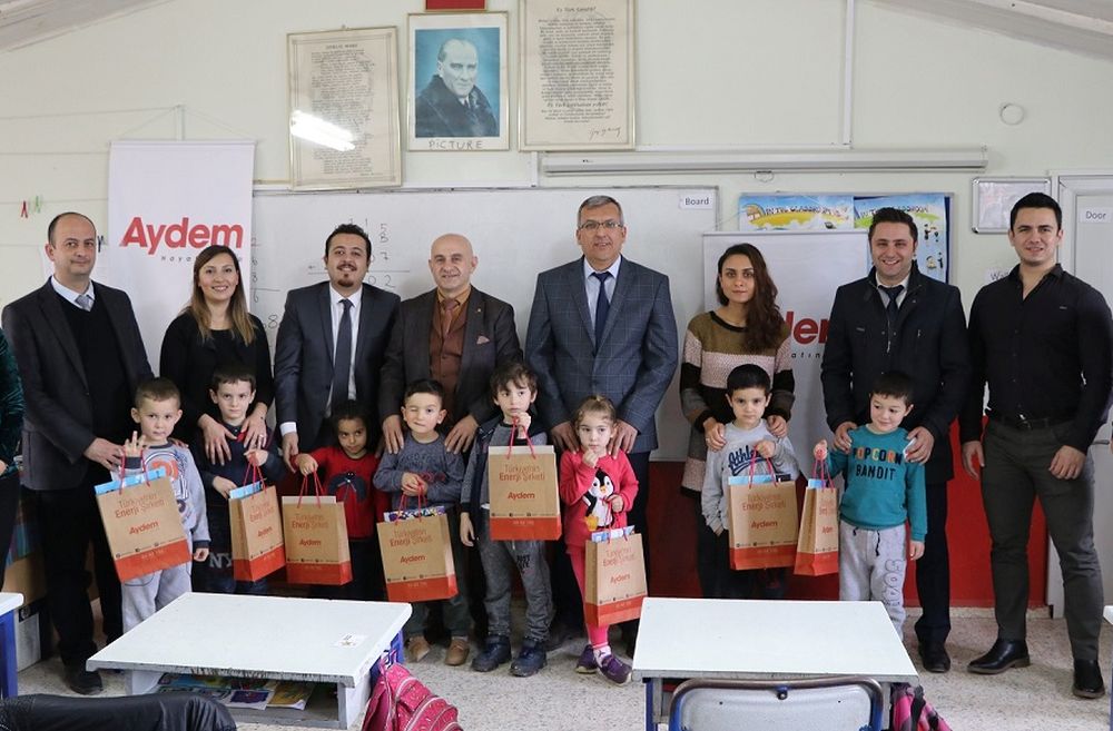 Aydem müşterilerinden ilkokula sınıf kitaplığı