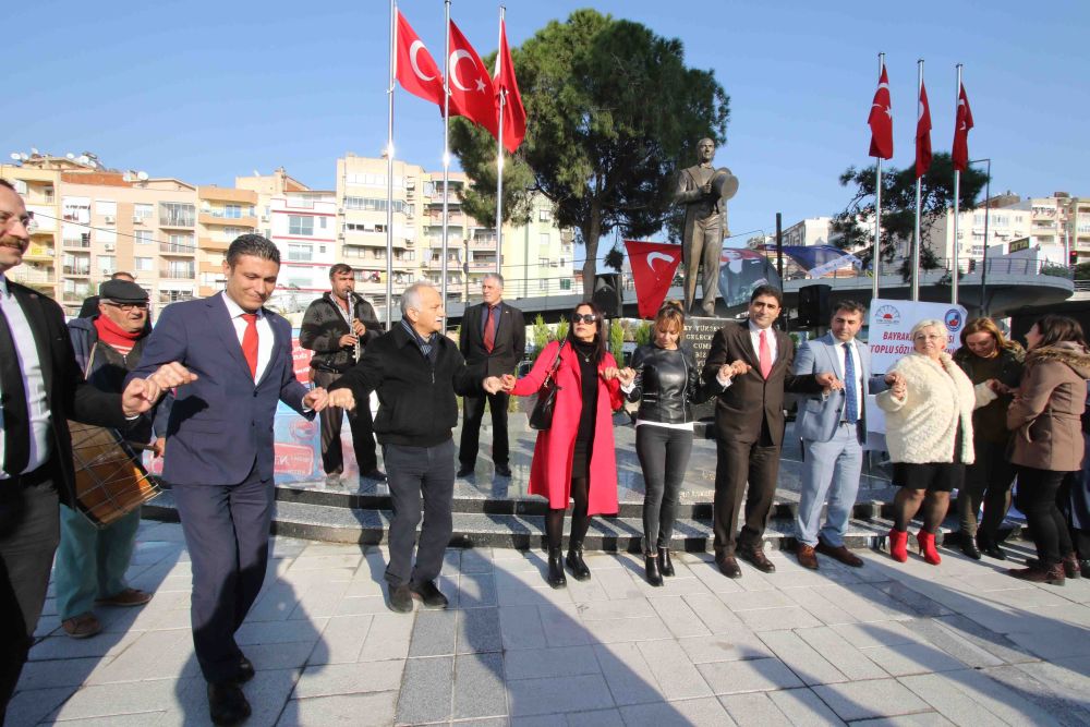 Memura yapılan zammı “davul zurna” eşliğinde kutladılar