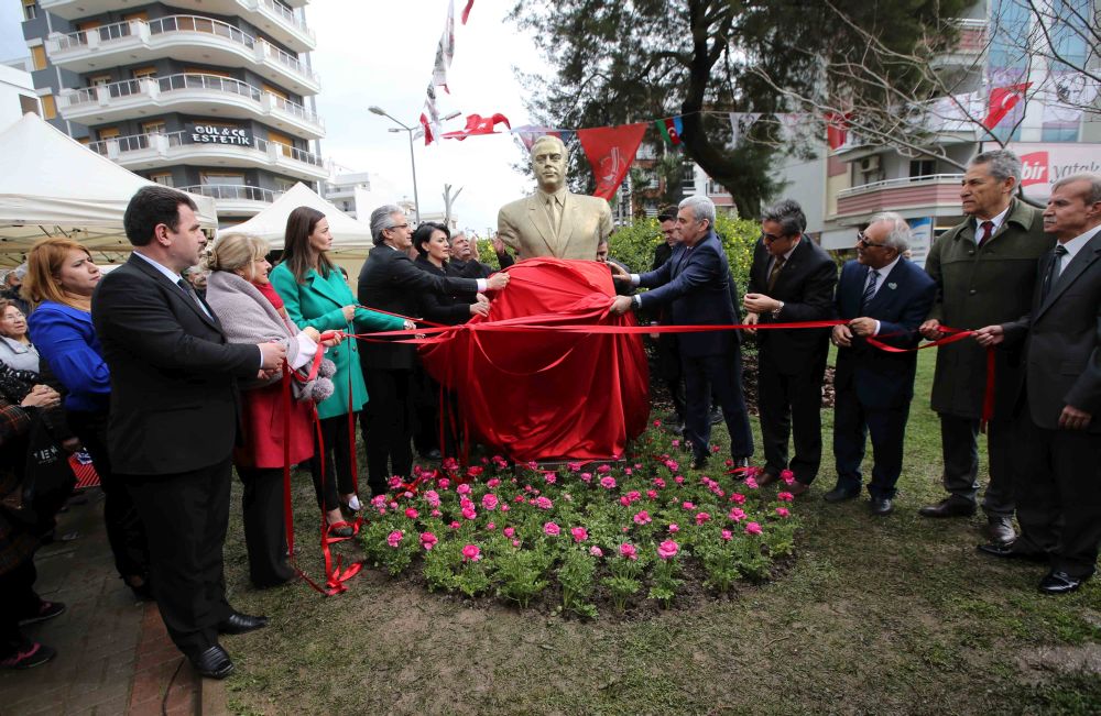 Karşıyaka’da ‘Aliyev’ büstü açıldı