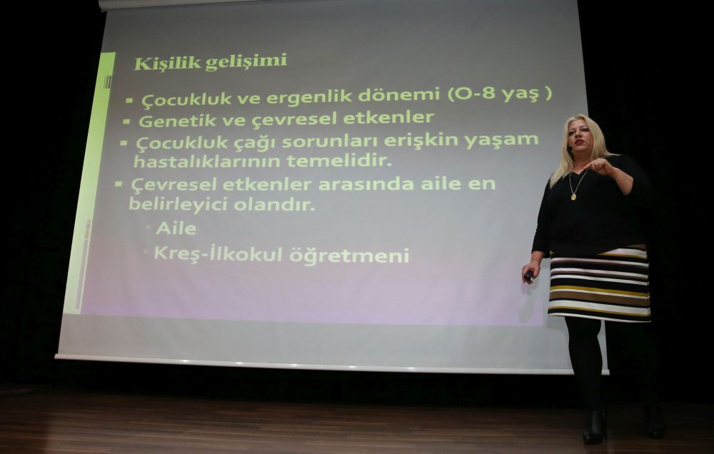 Karşıyaka’da ‘İyi Anne Baba Okulu’ açıldı