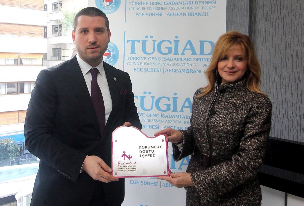 TÜGİAD Ege Şubesi, Koruncuk dostu işyeri plaketi aldı