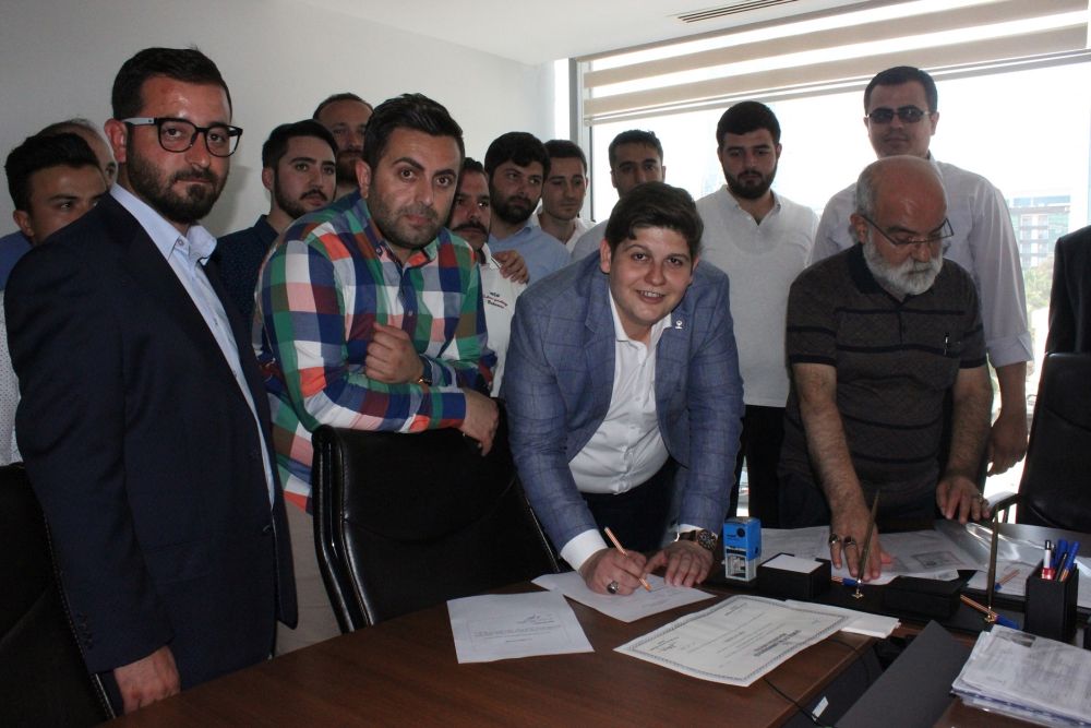 Gençlerin Desteğiyle Adaylığını Koydu