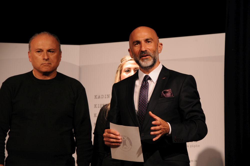 EGİAD Tiyatrosu’nun iş dünyasından oluşan oyuncuları, performanslarıyla parmak ısırttı…
