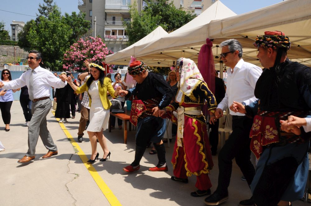 Karşıyaka protokolü “Sevgidir Tek Gücüm” etkinliğinde buluştu