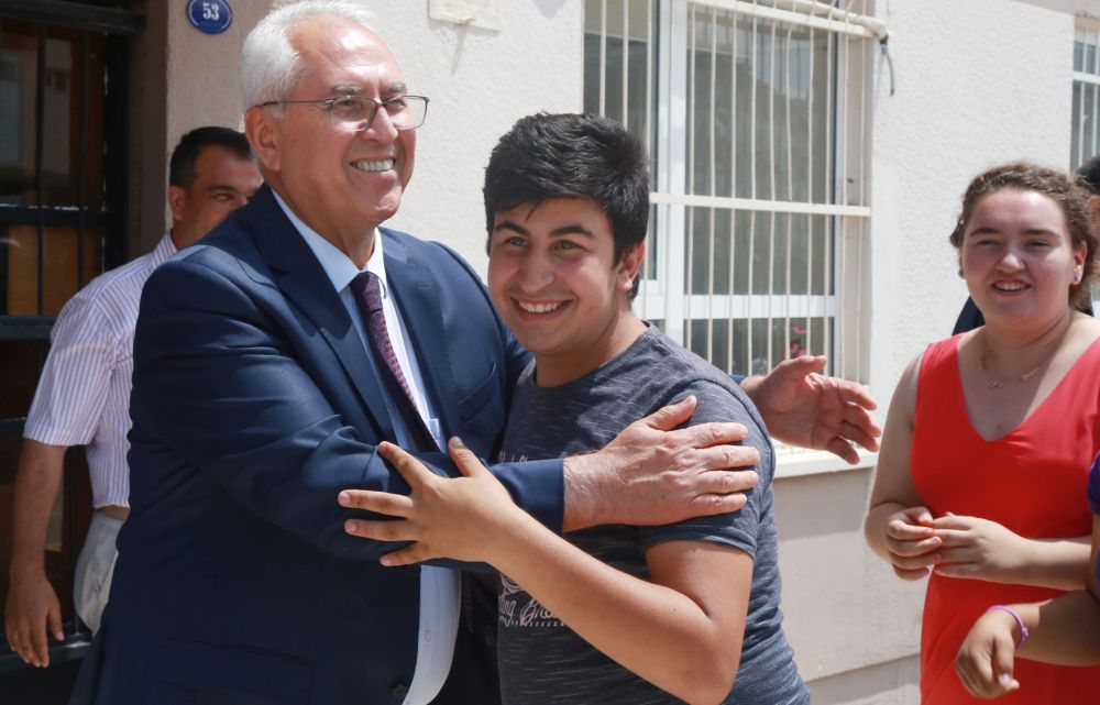 Başkan Selvitopu “Özel” çocukların gönlünü aldı
