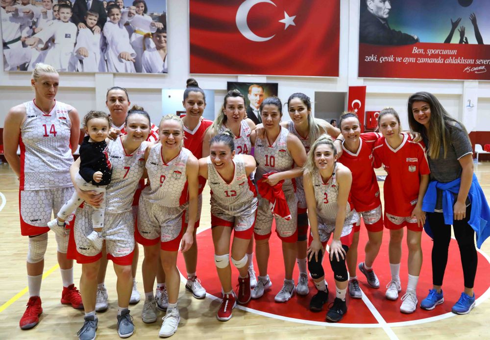 Bayraklı'nın Perileri Play Off'ta