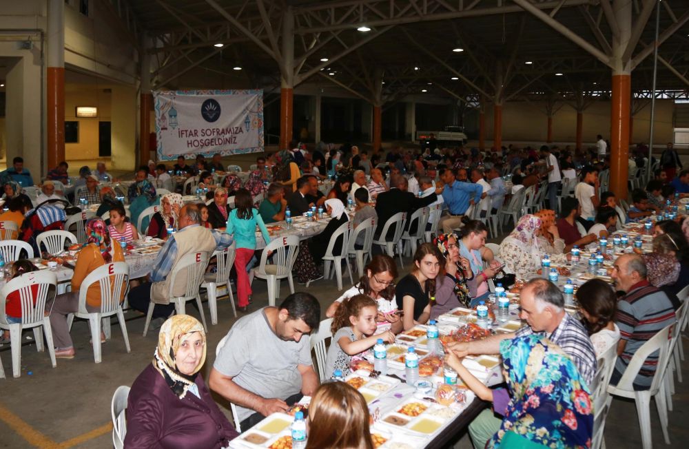 Karabağlar Belediyesi, mahallelerde iftar sofraları kuracak