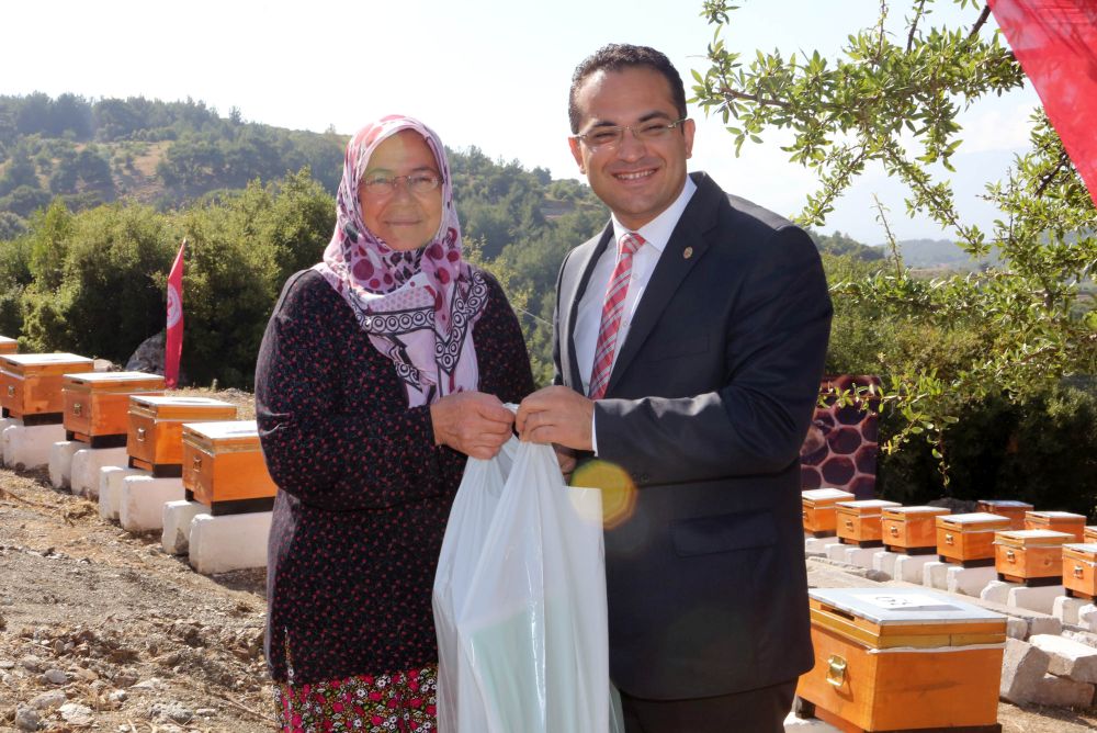 Bornova Belediyesi’nden modern arılık