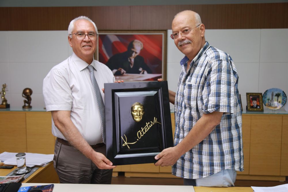 Muhtar’dan Selvitopu'na “Atatürk Maskı”