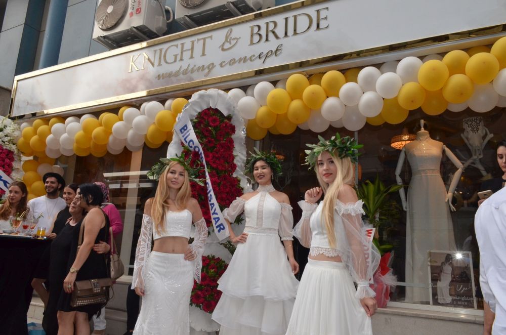 İzmir’den Avrupa’ya Gelinlik Rüzgarı Knight&Bride Alsancak Mağazası Açıldı