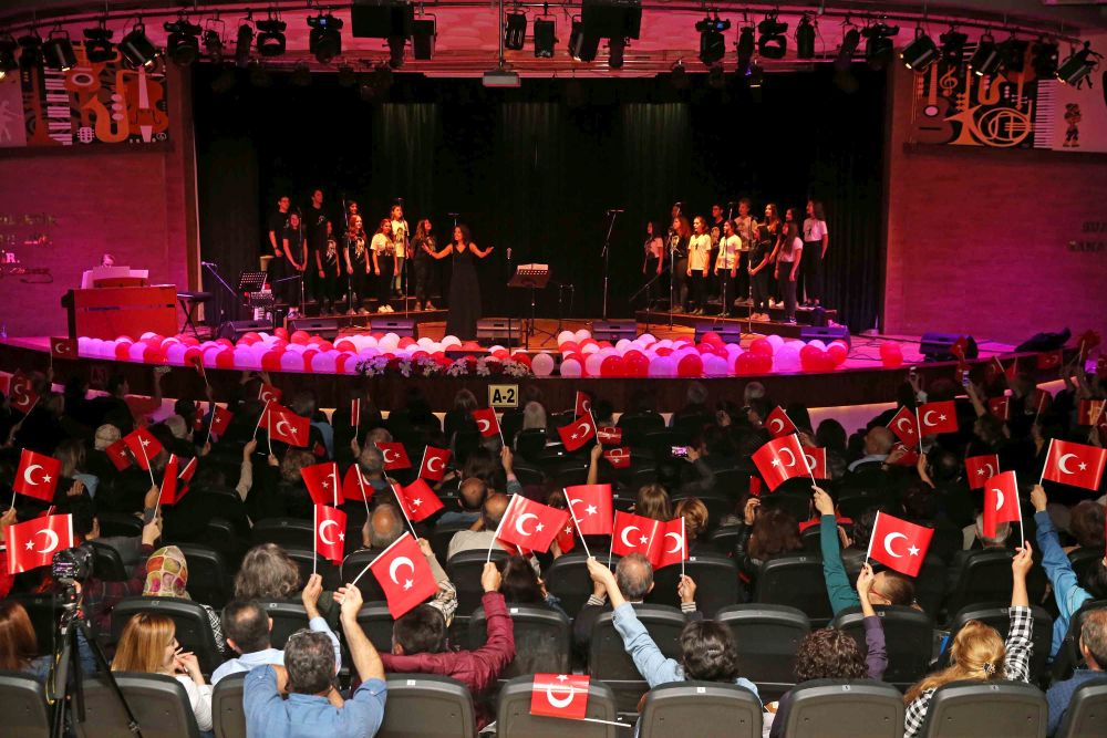 Karşıyaka’da Cumhuriyet coşkusu bitmiyor