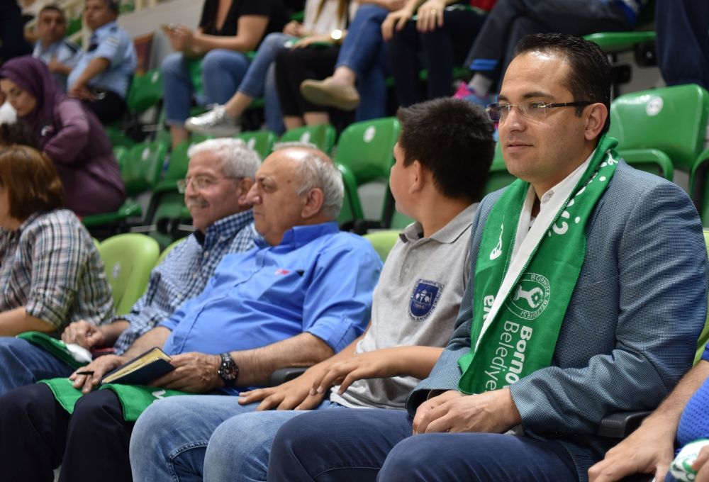 Bornova aşkına haydi salona!