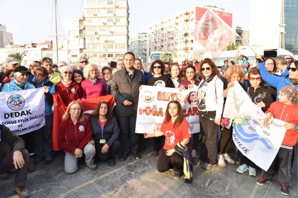 Bornova’da Ata’ya saygı yürüyüşü