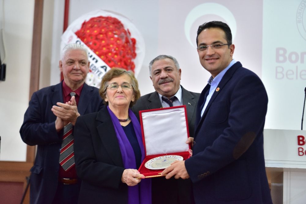 DİSK Emekli-Sen’den Başkan Atila’ya plaket