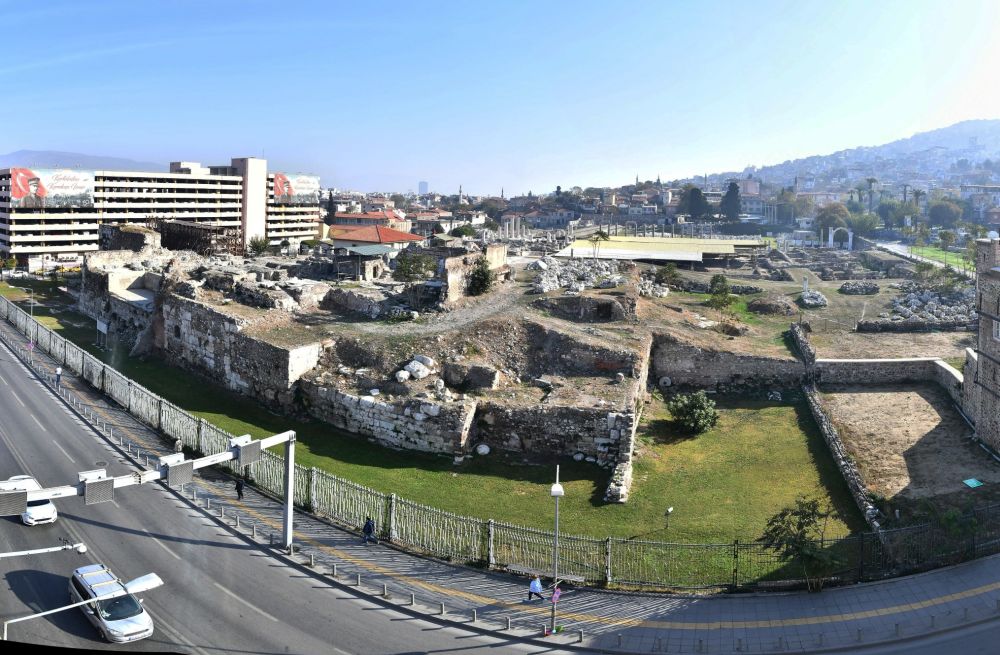 Agora'yı saran çarpık yapılar temizlendi